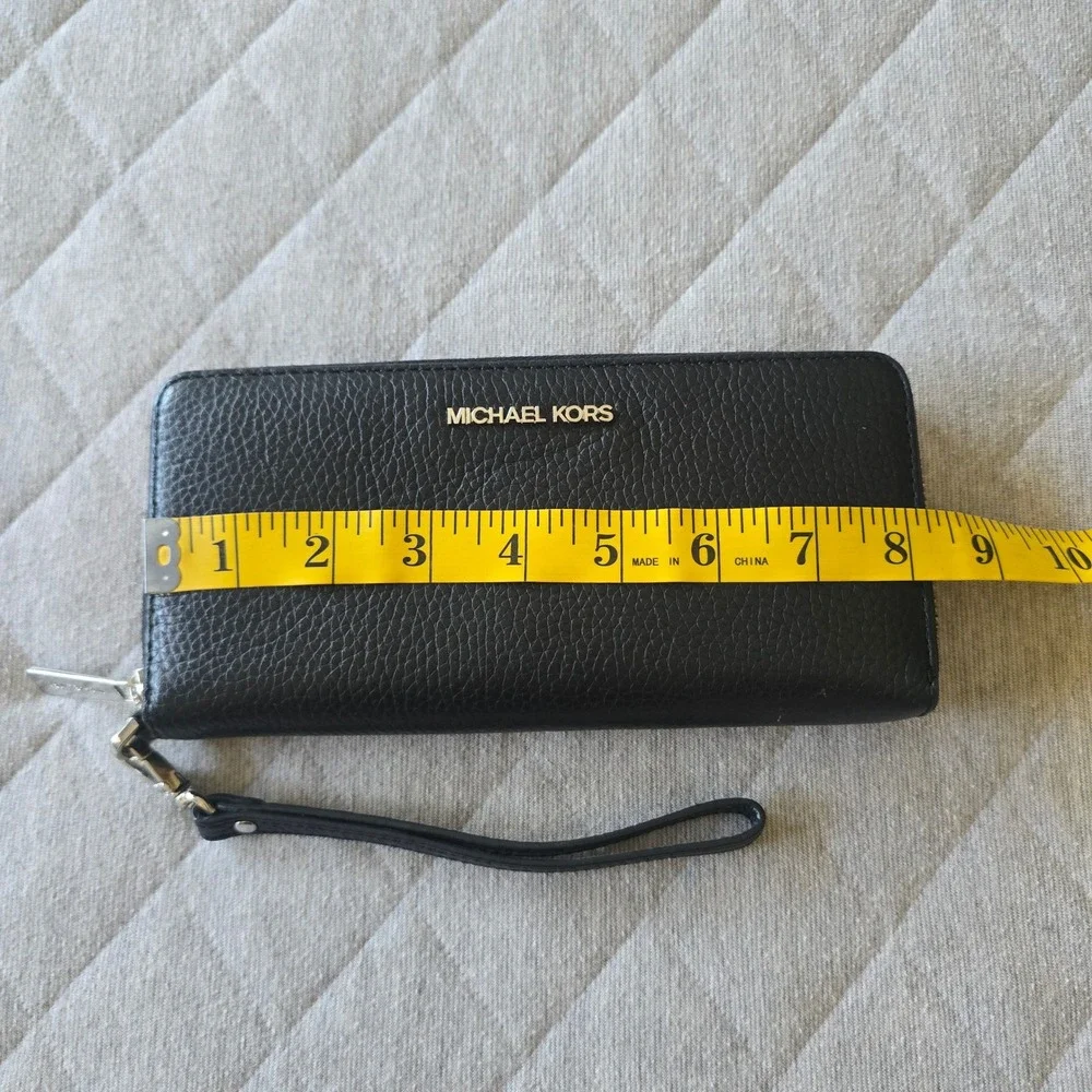 Michael Kors Jet Set Travel Large Peddled Leather Wrislet Wallet Black